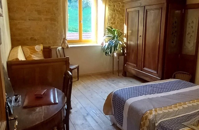 Isolated cottage in the countryside in the Jura, calm, restful.