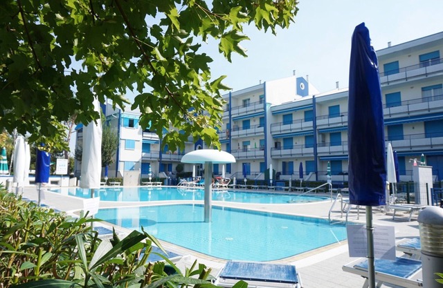 Bright flat in a residence with common pools