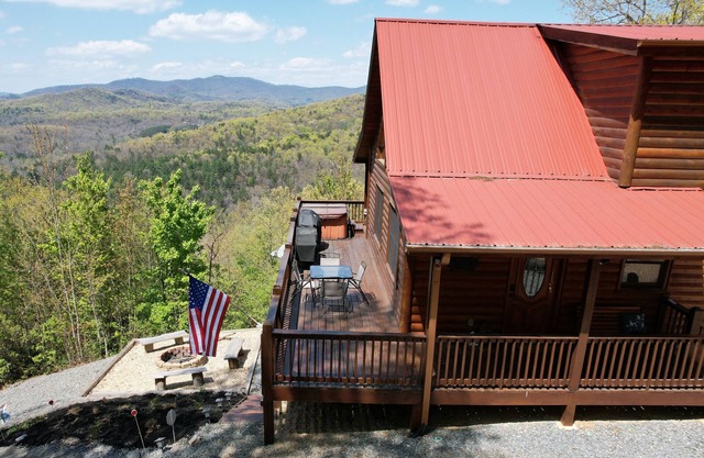 It's All About The View! 3 Bedrm/3 Bath Cabin Blue Ridge GA, Mineral Bluff GA