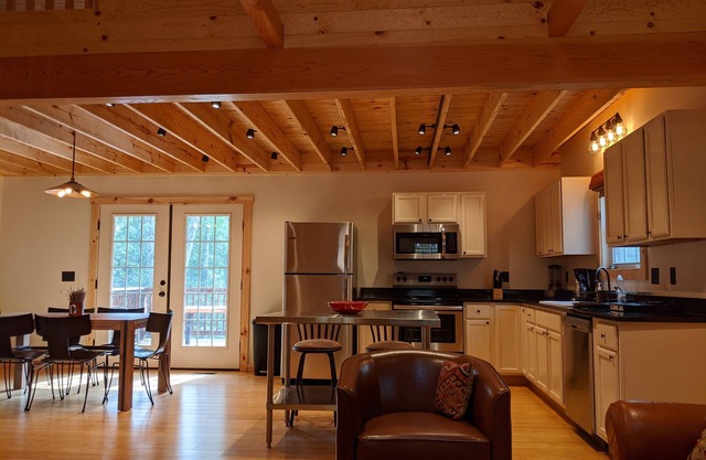 It's Like Your Own Private Nature Reserve-Peaceful-New Beautiful Cabin!