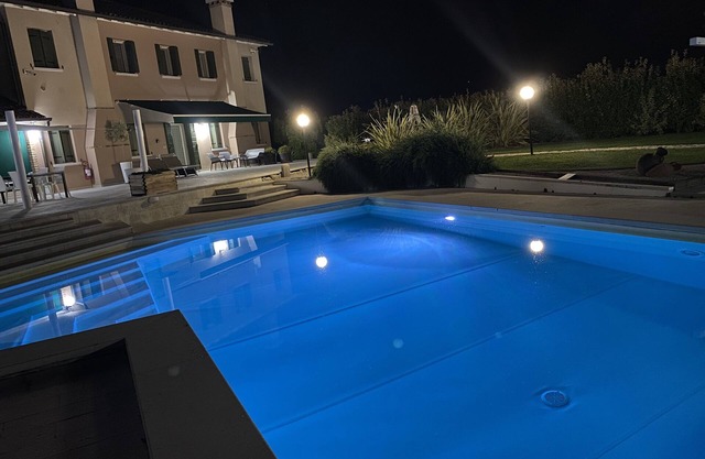 TULIP Lux app. in villa, PATIO, POOL,HYDRO jacuzzi H2°CALDA,WIFI,A/C,A.JIM,SAUNA