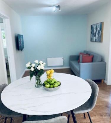Ivy Cottage Two Bedroom & Garden in Temple Fortune