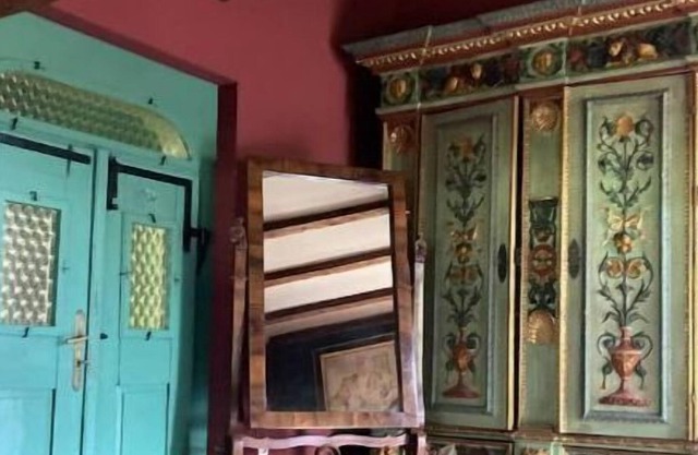 (J) old building room in anif