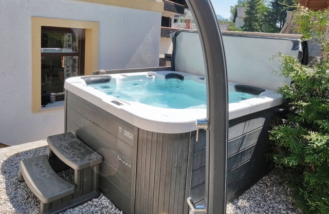 Jacobs Resort - House Podkoren - One bedroom apartment with a jacuzzi.