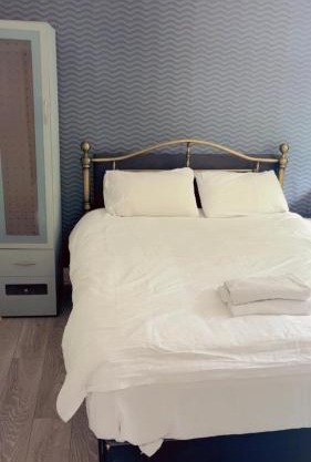 Jacuzzi City Guesthouse, about a 7 min walk to Racecourse and 10 mins to the City