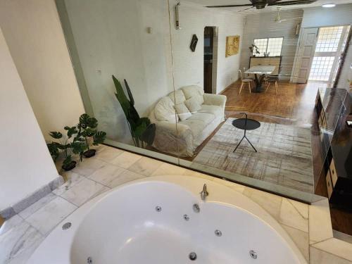 Jacuzzi POOL 3Bedroom, walk to Stadium