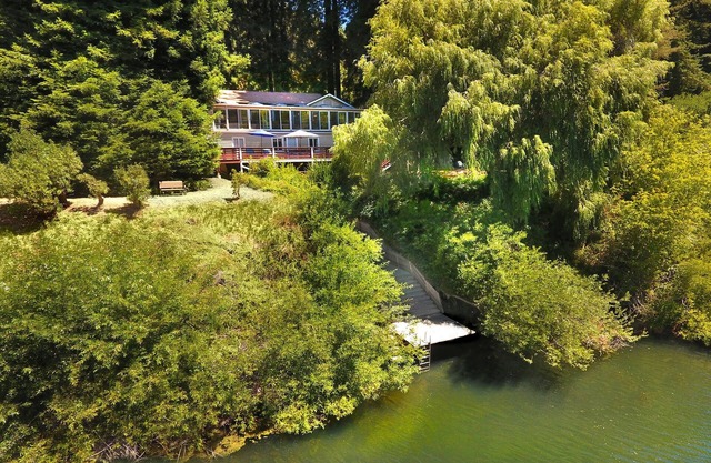 Jan - Mar Special 829 per night Historic Riverfront Estate 5/5.5 + Hot Tub