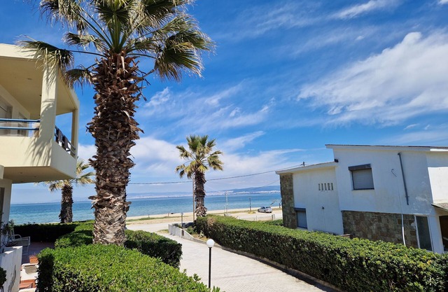 Jani's Beach House, 30meter from the beach , 9 km from the airport