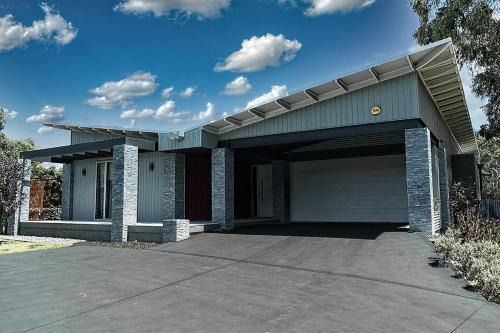 Jasmine Escape DONT BOOK CLOSING DOWN