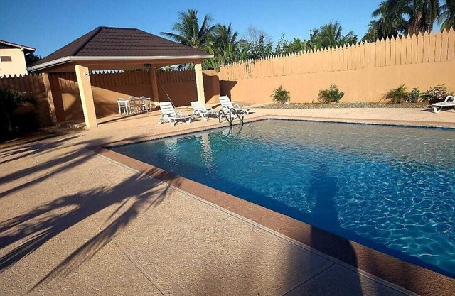 Javacay 2-Bedroom Town House Pool Wi-Fi Balcony
