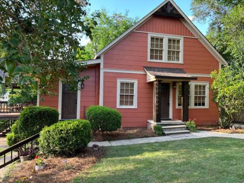 Jenny's Cottage WPool 3 Blocks from Downtown