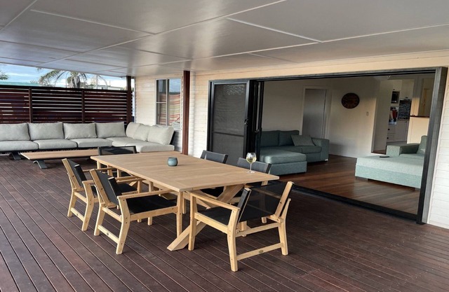 JJ's Holiday House, TOP NOTCH