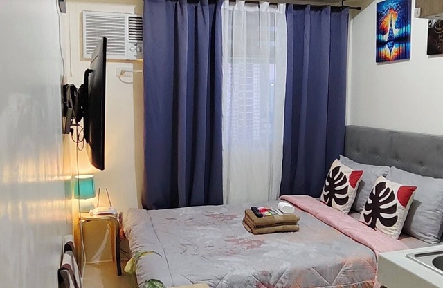JJMC HOMESTAY AT URBAN DECA TOWER EDSA COZY PLACE.NEAR MALLS AND MRT STATION.