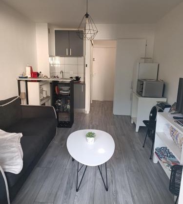 Joli studio res au calme en rez de jardin à Bandol.