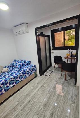 Jolie Joes Standard Room with Private Bathroom