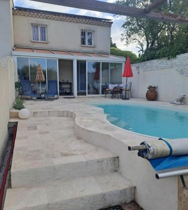 Jolie petite maison tout proche d avignon
