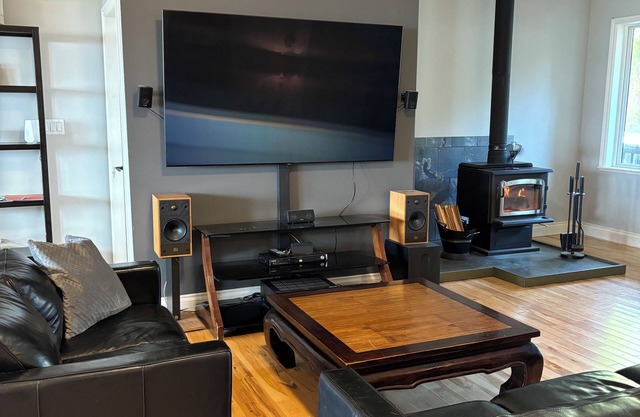 Jordan River spectacular view with 2 primary suites and pet-friendly!