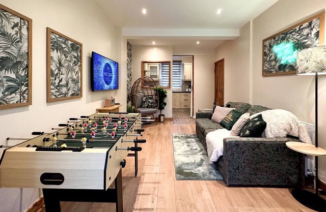 Joyful Jungle Jewel w/Balcony & Foozeball-Ferndale