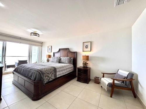 Jr Penthouse 5BR-5BA Villa with Pool