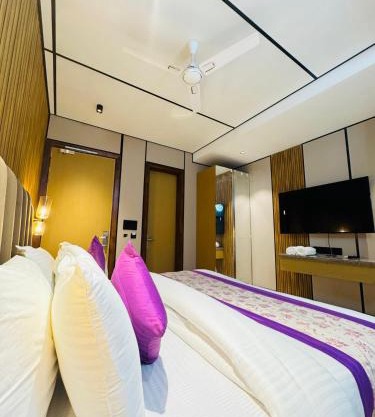 JS Residency Suites Near Nizamuddin Railway Station