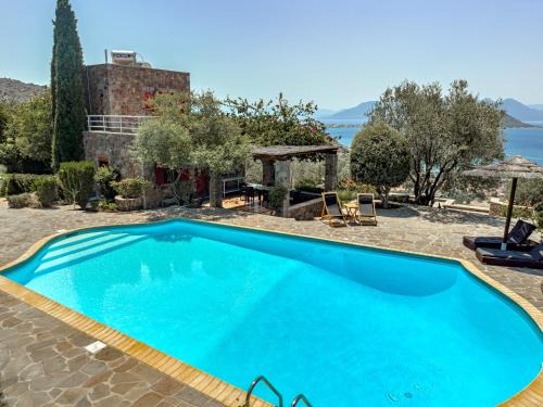 Jules and Jim Villa