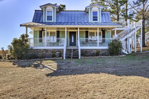 Junction City Home Large Yard and Deck!