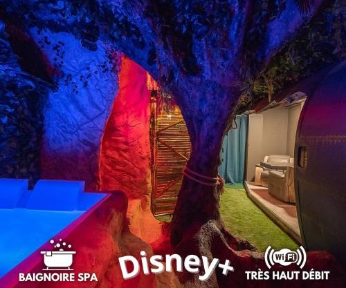 Jungle Crash Love Room