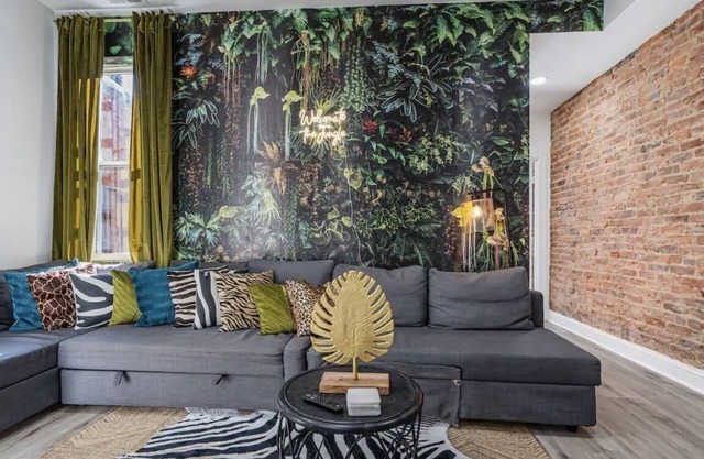 Jungle Dream Loft! 3 Bed/Wine/Balcony/Parking!