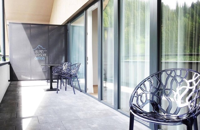 Junior Suite, separate toilet and bath/shower, Ba - Alpin Resort Damüls