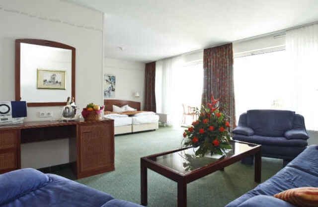 Juniorsuite Müritzblick Orangerie Seeseite - Seehotel Schloss Klink