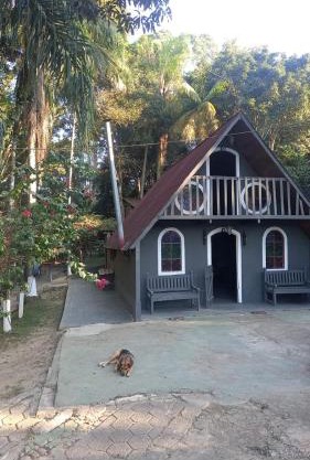 Juquitiba Chácara Recanto dos Magos Chalé Piscina Fogão a Lenha Churrasqueira