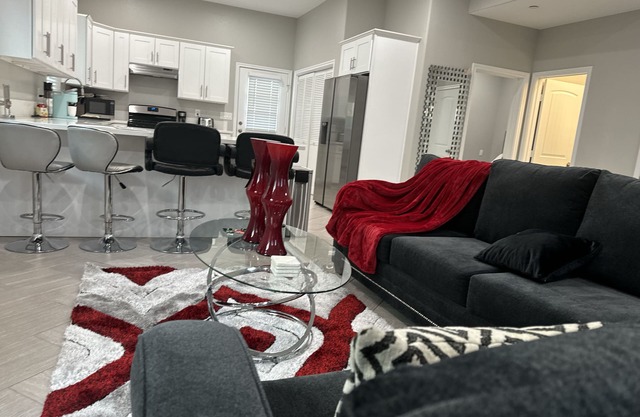 Just Built! Private Luxury: Insta Worthy BRAND NEW Home: Luxurious+COMFORTn