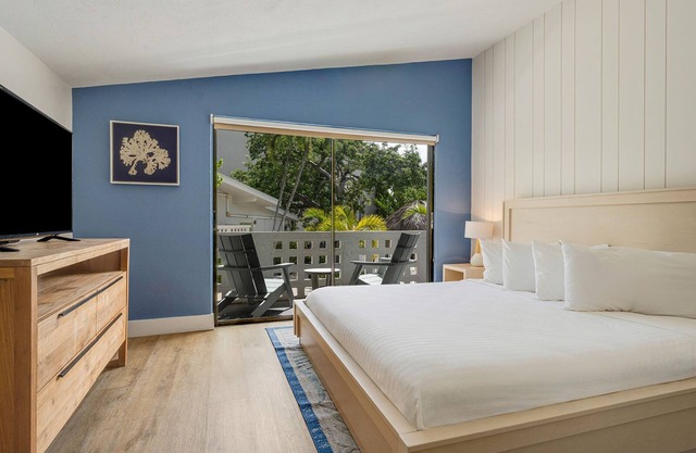 Just What You Were Looking For! Free Breakfast, Onsite Pool, Free Parking