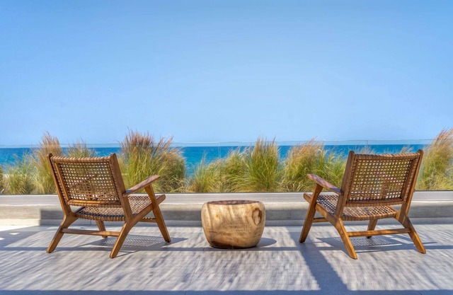 Kaliva Residence, Luxe sea front villa-heated pool