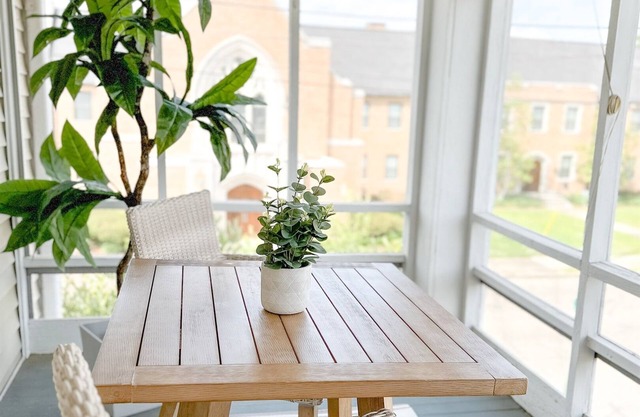 Kalmia Suite D - Downtown historic district.