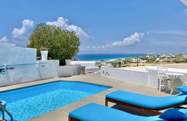 Kamari Villa-A2-w/private pool & outdoor spa-Jacuzzi