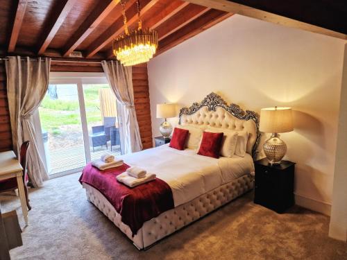 Kaoglen-Spruce-Hot Tub-Forrest Setting-Pet Friendly