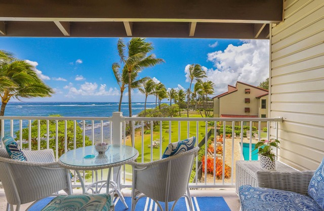 Kapaa Shore Resort C327, Beautiful Unit! Oceanfront, Moon and Sunrise Views