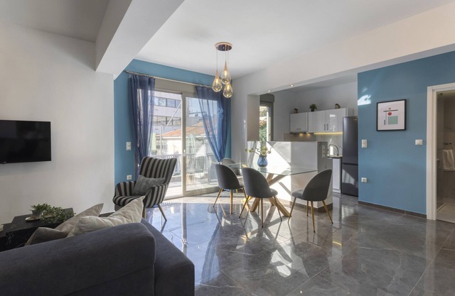 Kapnokoptiriou10·Modern Renovated Apartment in Met
