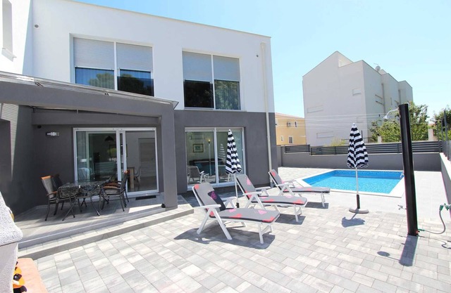 KARLO 2 Holiday Home with Pool (sa bazenom)