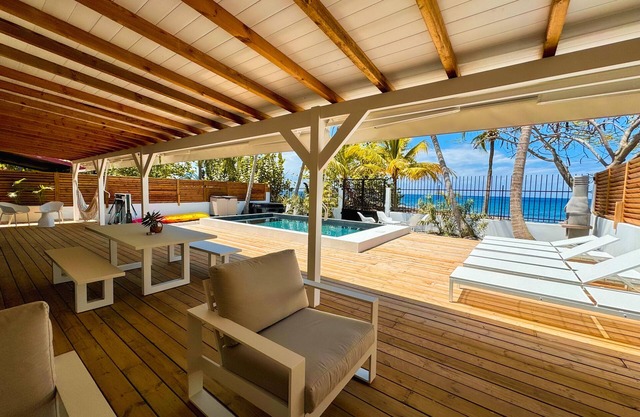 Kay Alice - Beachfront Villa