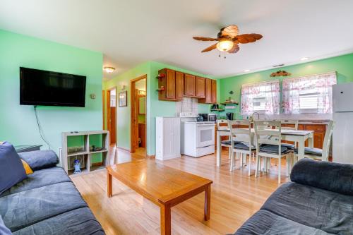 Kayak, Fish, Boat and Swim Home Near Lakeside Park!