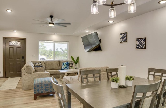 Keaau Getaway with Patio, 3 Mi to Shipman Beach!