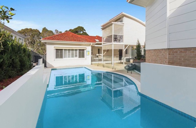 Keira Poolside Escape Wollongong and UOW Proximity