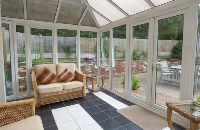 KEMPS EYE COTTAGE, with a garden in Shrewsbury