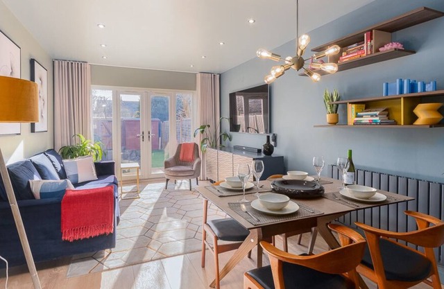 Kenilworth with Parking + 24hr Gym, Pets, Netflix
