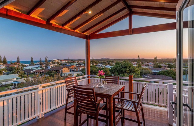 Kenlee - Spacious Holiday Home with Great Views - Pets Considered