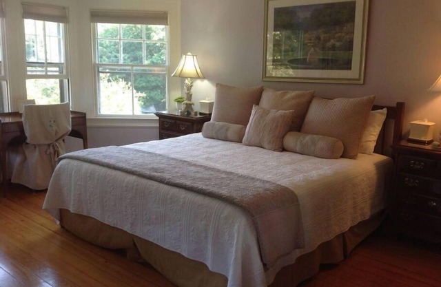 Kennebec Room - King Bed, Private Bath