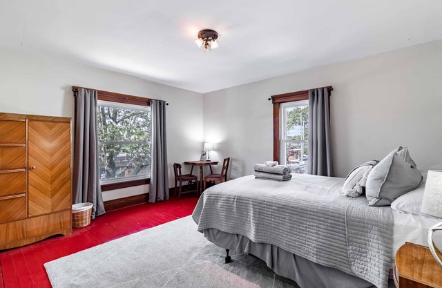 Kent Family Home | Walk to Downtown + Pet Friendly