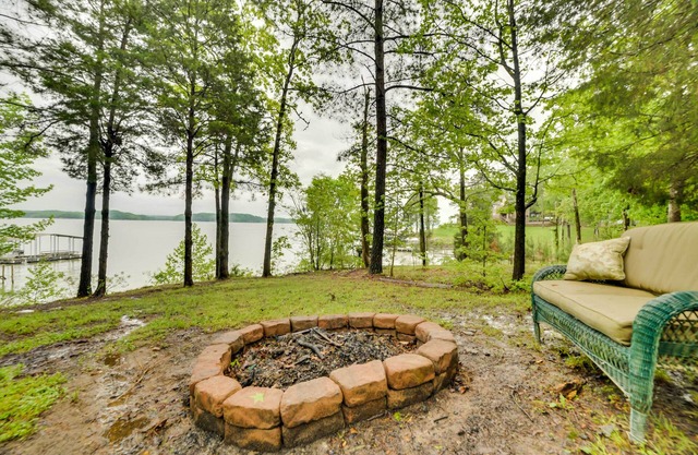 Kentucky Lakeside Home w/Deck - 20 Mi to LBL!